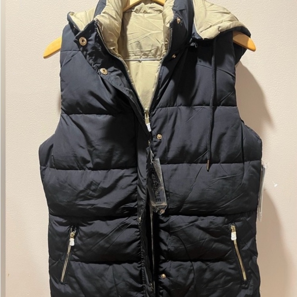 Black and Beige Vest XL (juniors)
Reversible